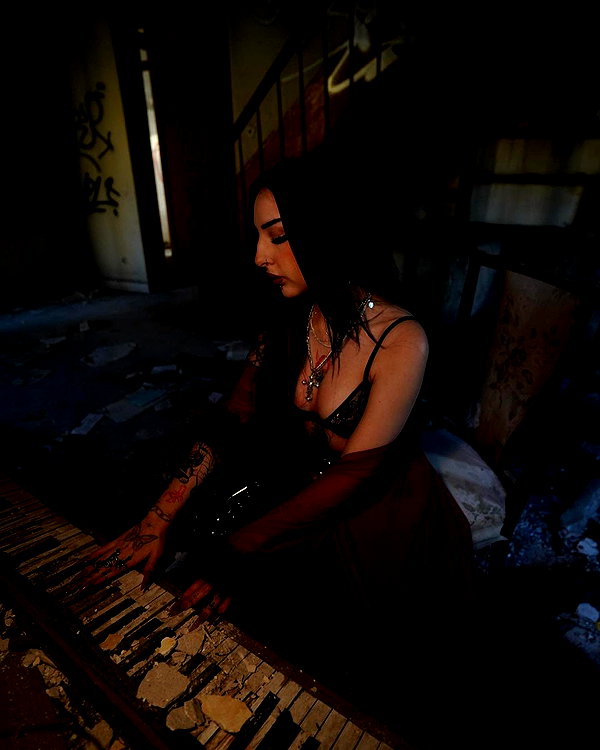 karin_orhov instagram image archive image