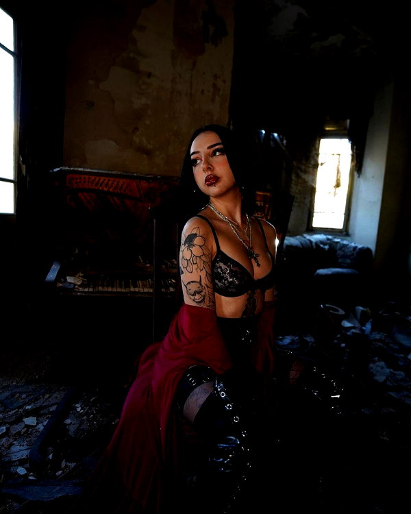 karin_orhov instagram image archive image