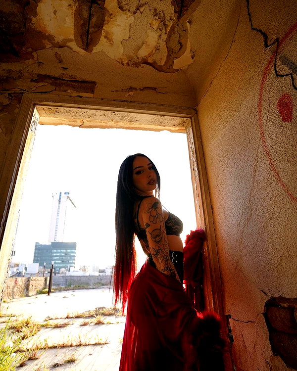 karin_orhov instagram image archive image