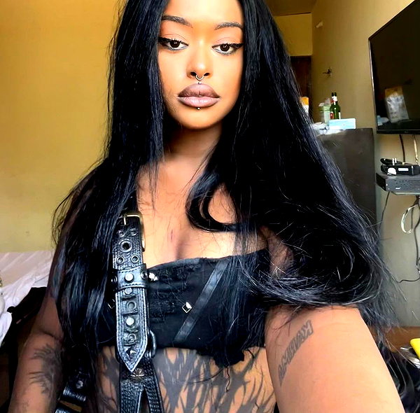 liiuuar instagram image archive image