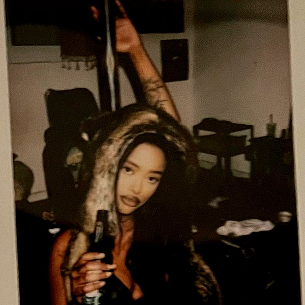 liiuuar instagram image archive image