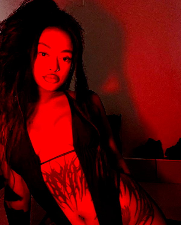 liiuuar instagram image archive image
