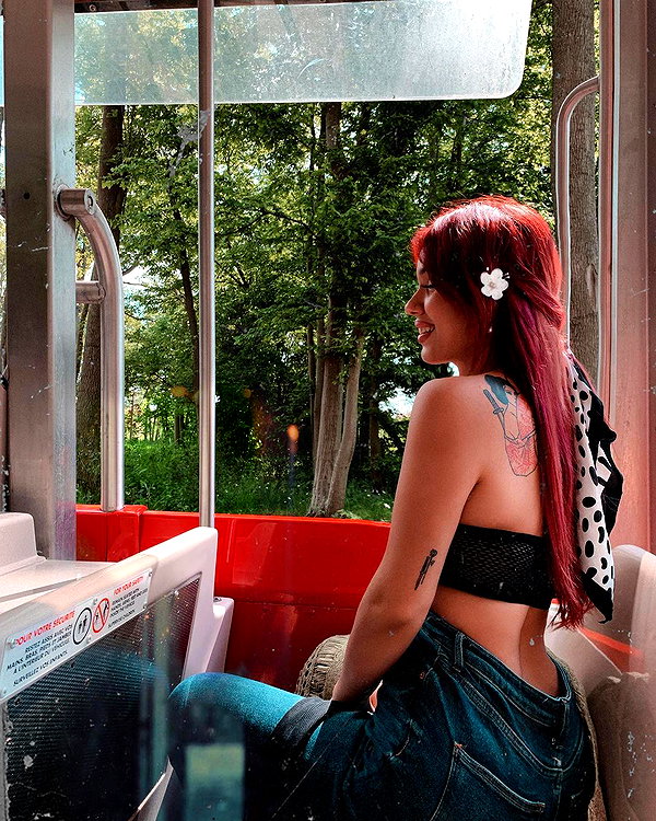 liori_hen instagram image archive image