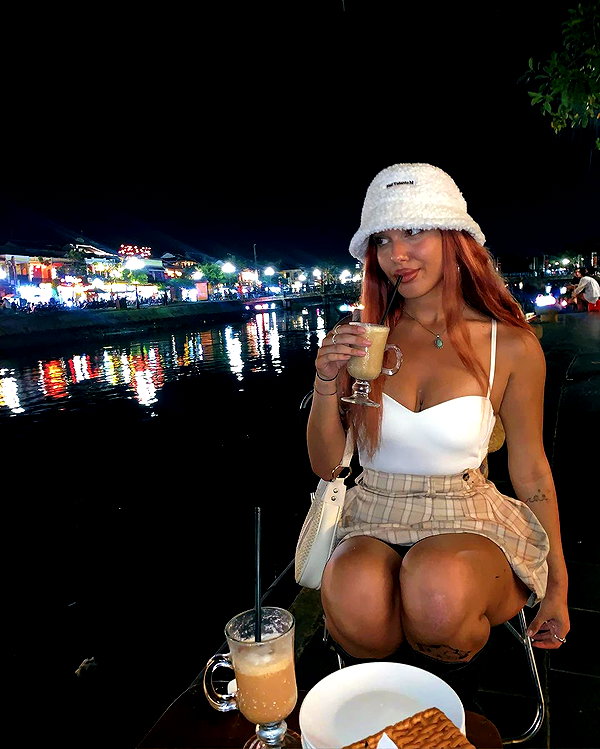 liori_hen instagram image archive image