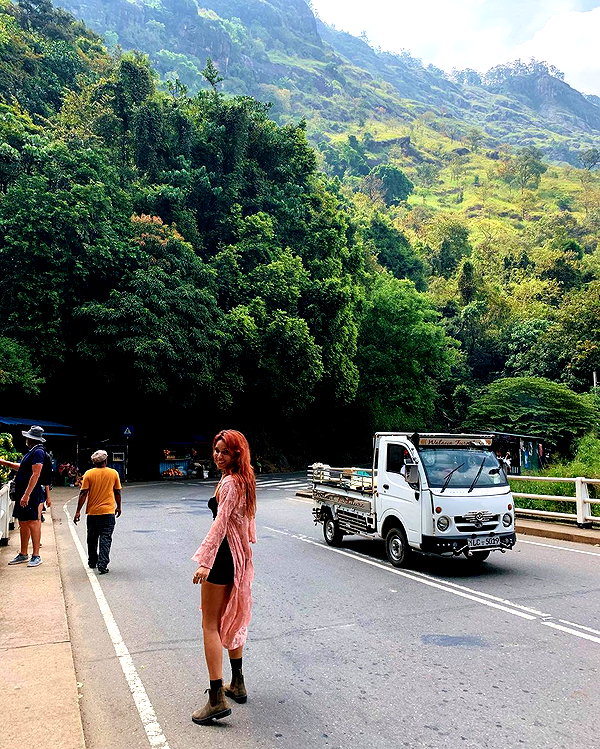 liori_hen instagram image archive image