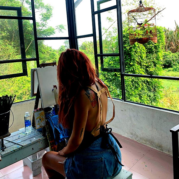 liori_hen instagram image archive image