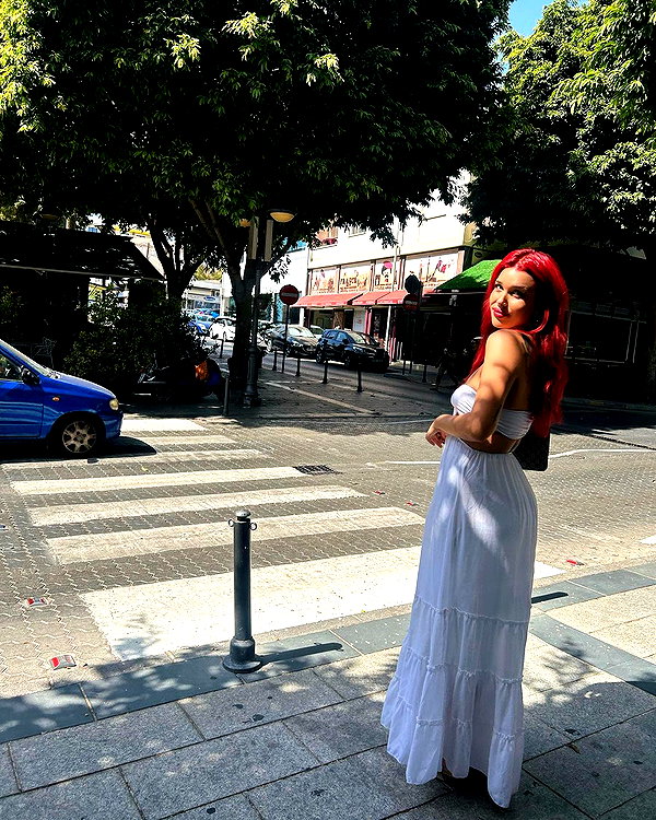 liori_hen instagram image archive image