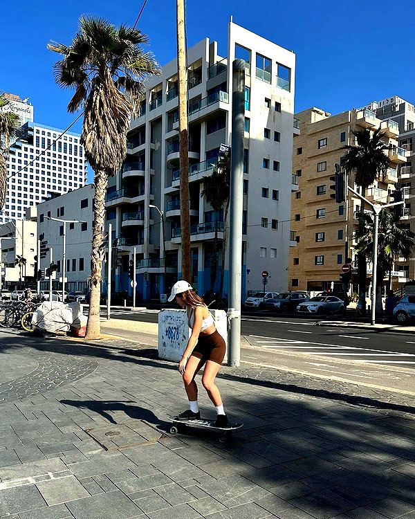 roni_ackerman instagram image archive image