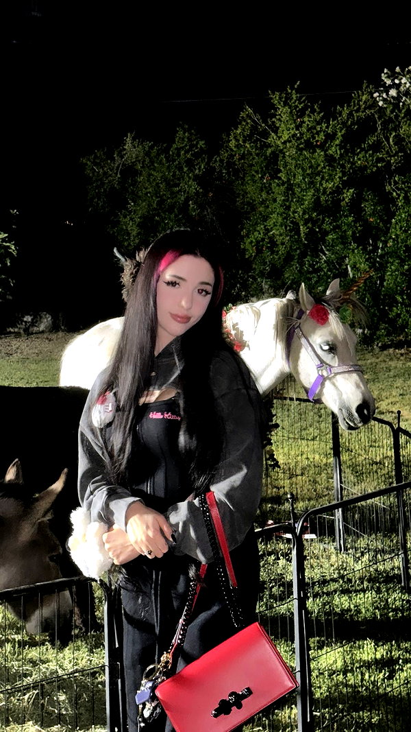 alyri_tv instagram image archive image