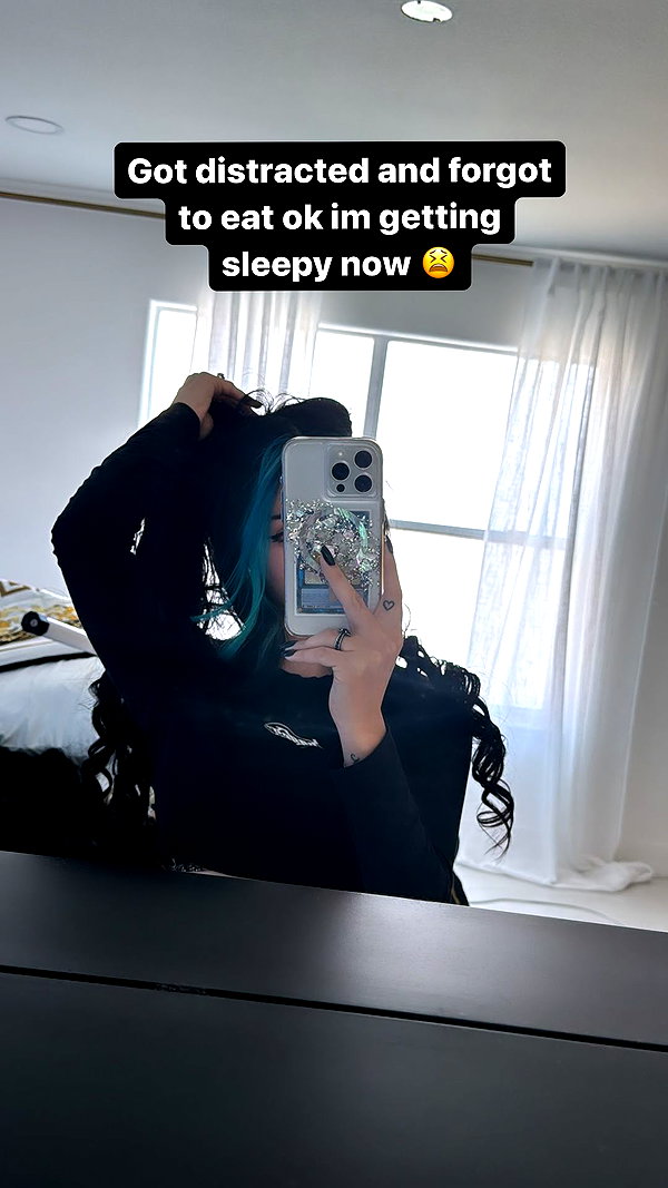 alyri_tv instagram image archive image