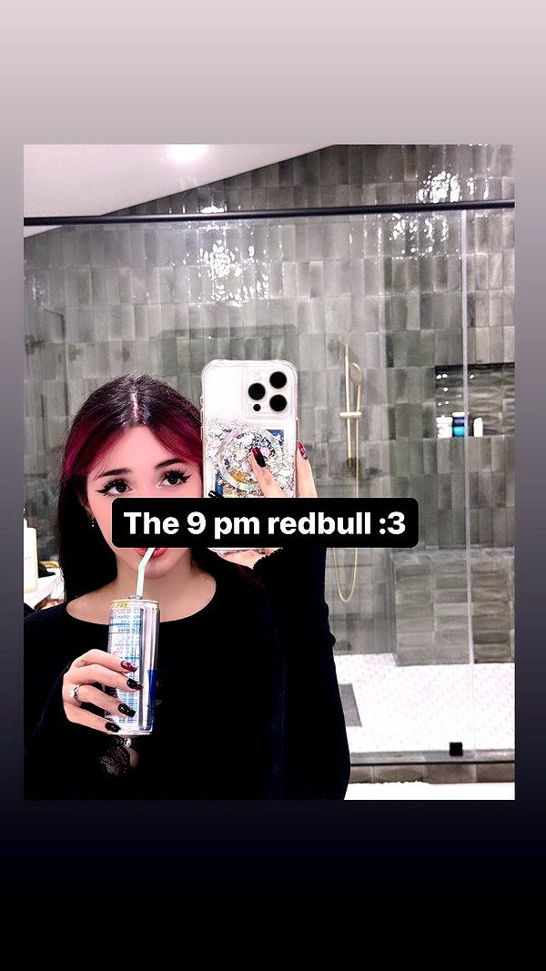 alyri_tv instagram image archive image