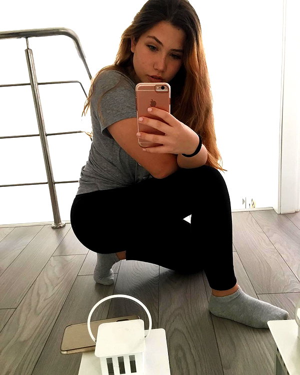 nnicole.gold instagram image archive image