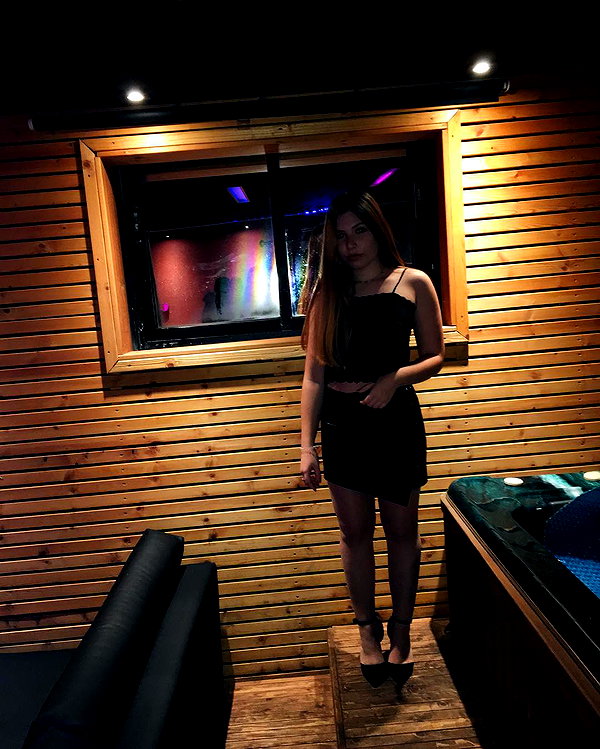 nnicole.gold instagram image archive image