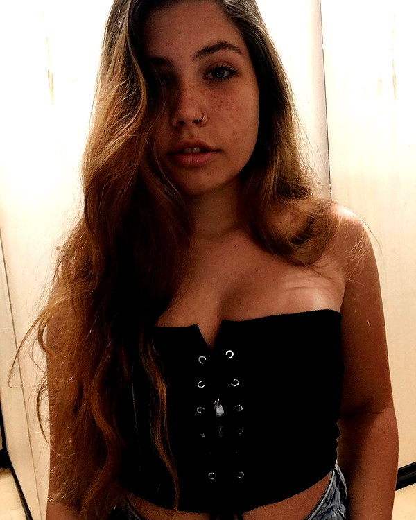 nnicole.gold instagram image archive image