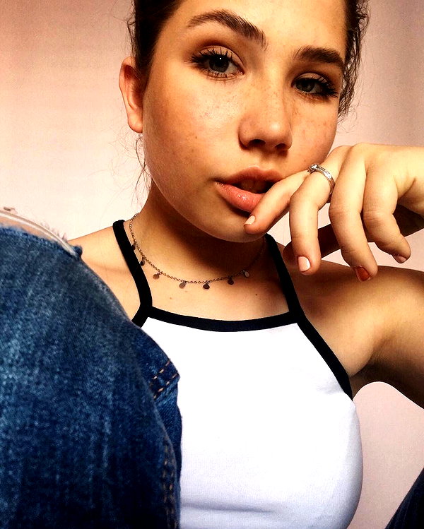 nnicole.gold instagram image archive image