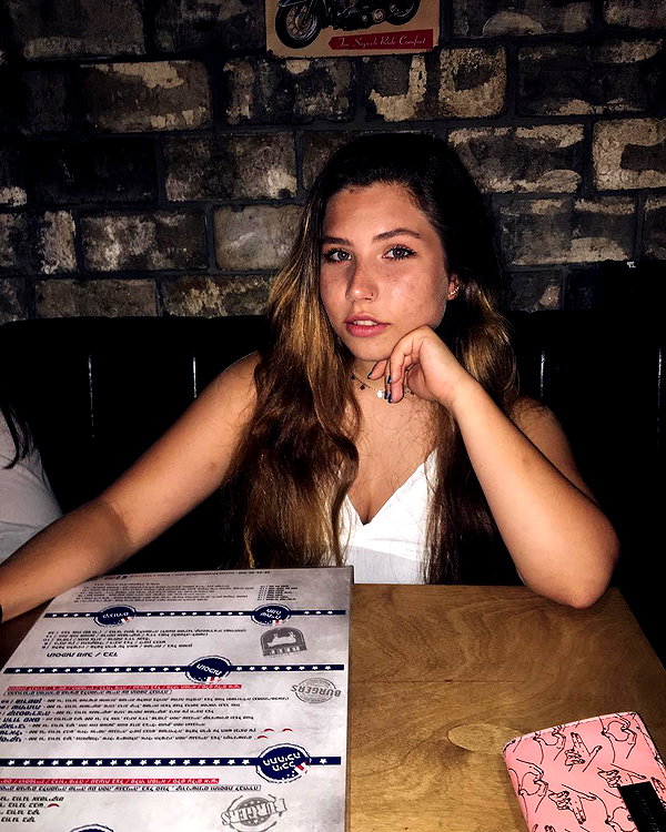 nnicole.gold instagram image archive image