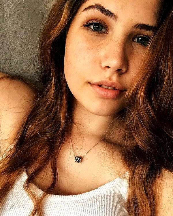 nnicole.gold instagram image archive image