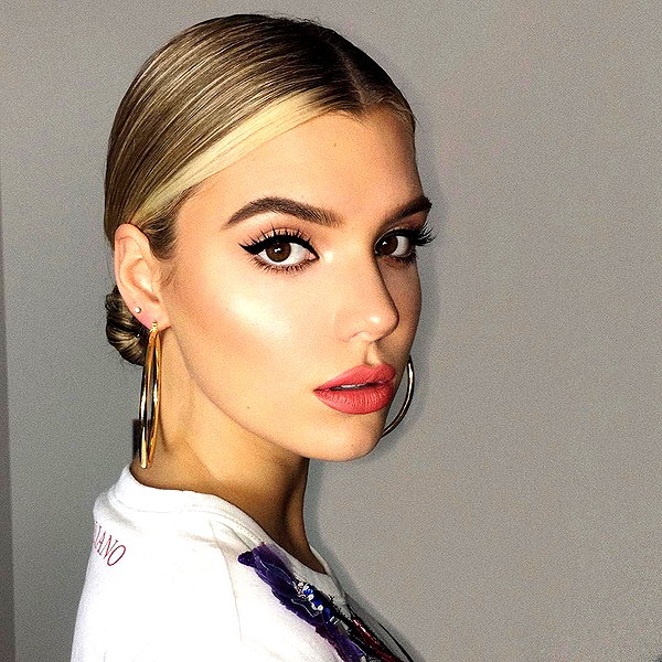 alissaviolet instagram image archive image