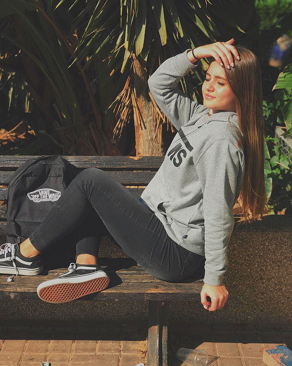 daniella_zeldis instagram image archive image