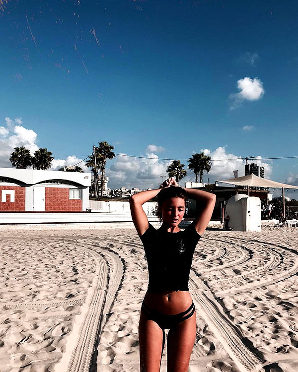 daniella_zeldis instagram image archive image