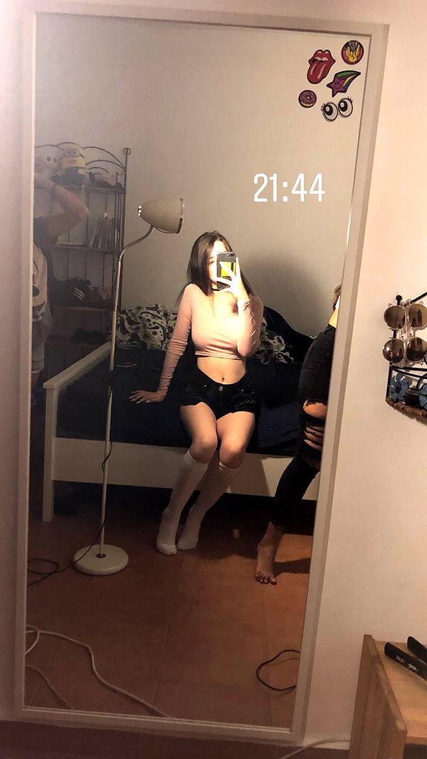 ella.anger instagram image archive image