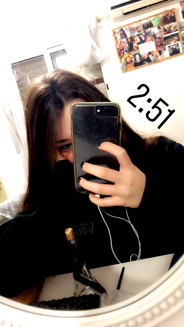 ella.anger instagram image archive image