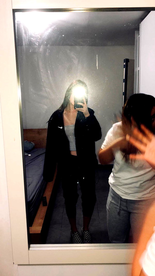 ella.anger instagram image archive image