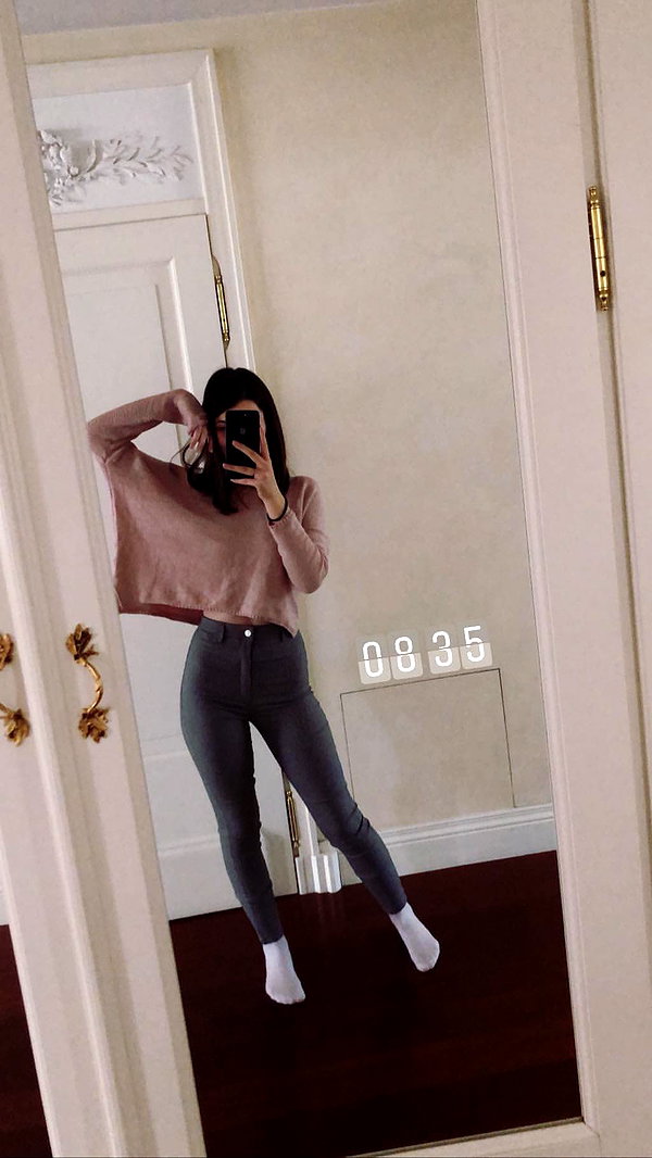 ella.anger instagram image archive image