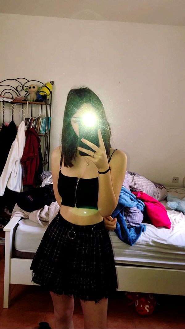 ella.anger instagram image archive image