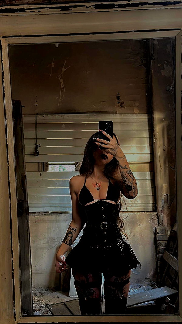 karin_orhov instagram image archive image