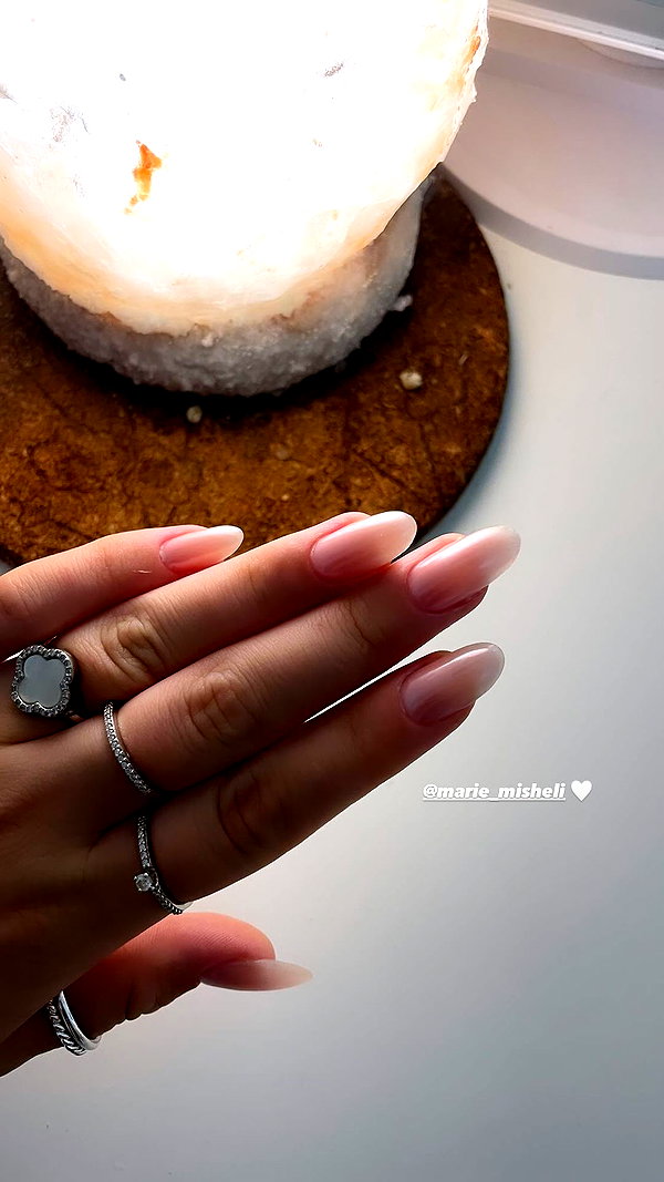 lian.gur instagram image archive image