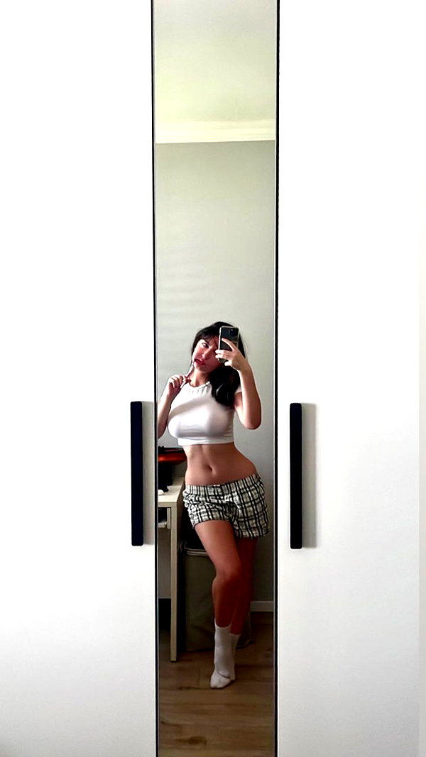 lizzxg__ instagram image archive image