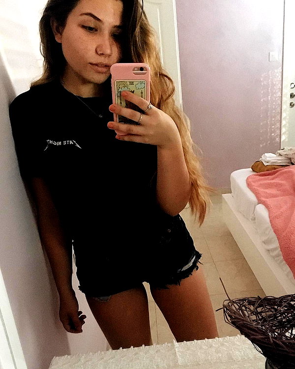 nnicole.gold instagram image archive image