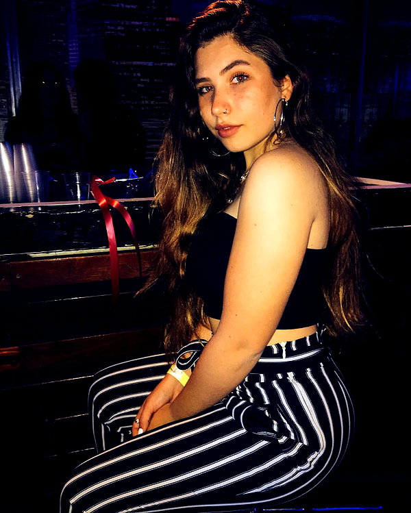 nnicole.gold instagram image archive image