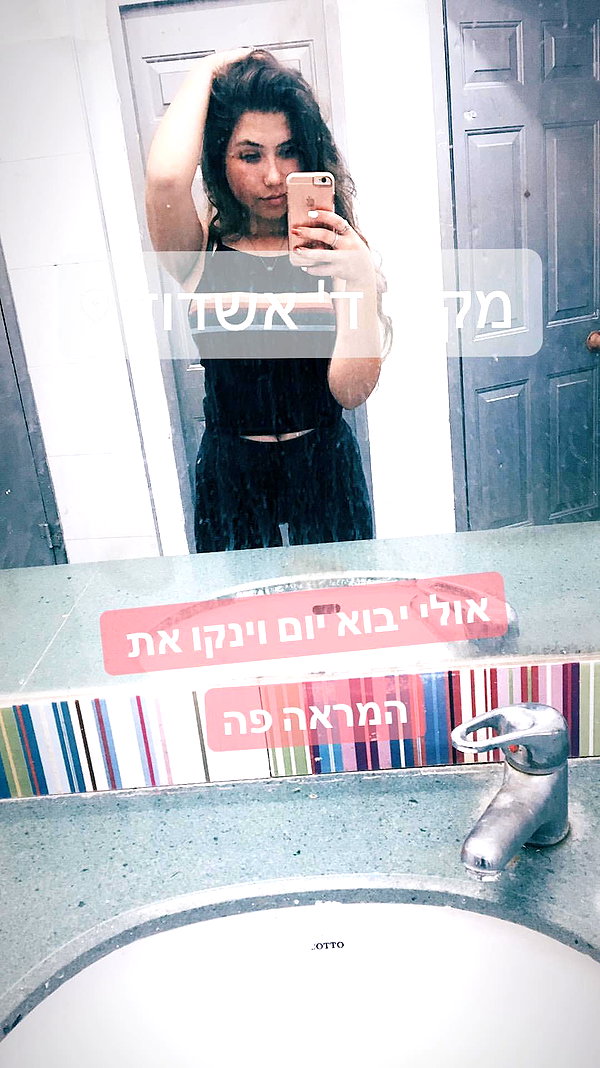 nnicole.gold instagram image archive image