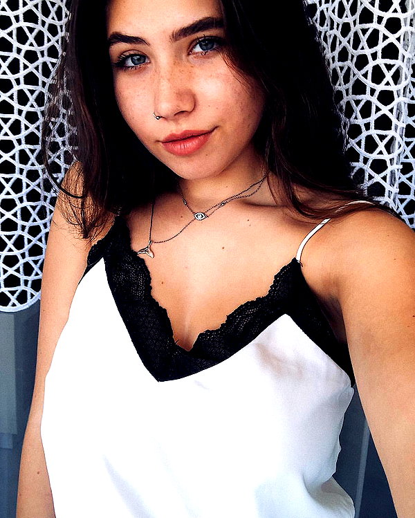 nnicole.gold instagram image archive image