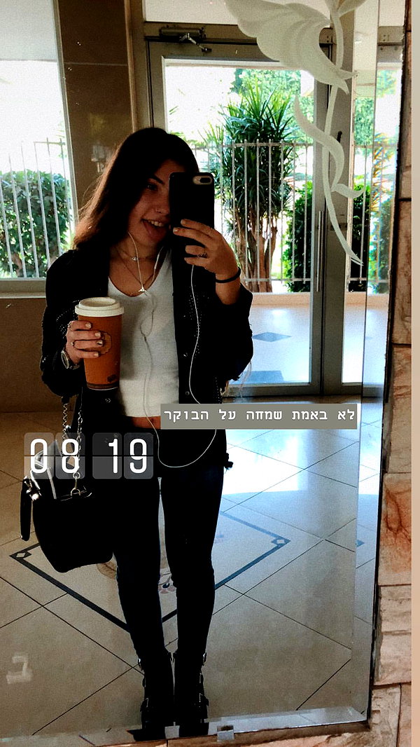 nnicole.gold instagram image archive image