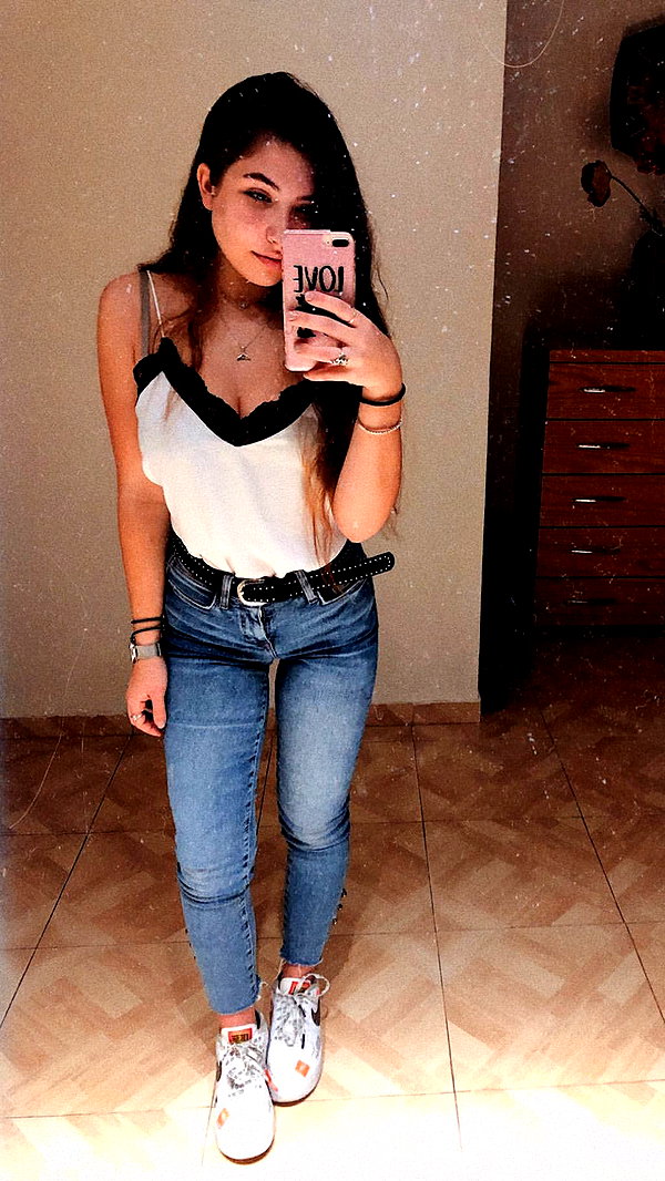 nnicole.gold instagram image archive image
