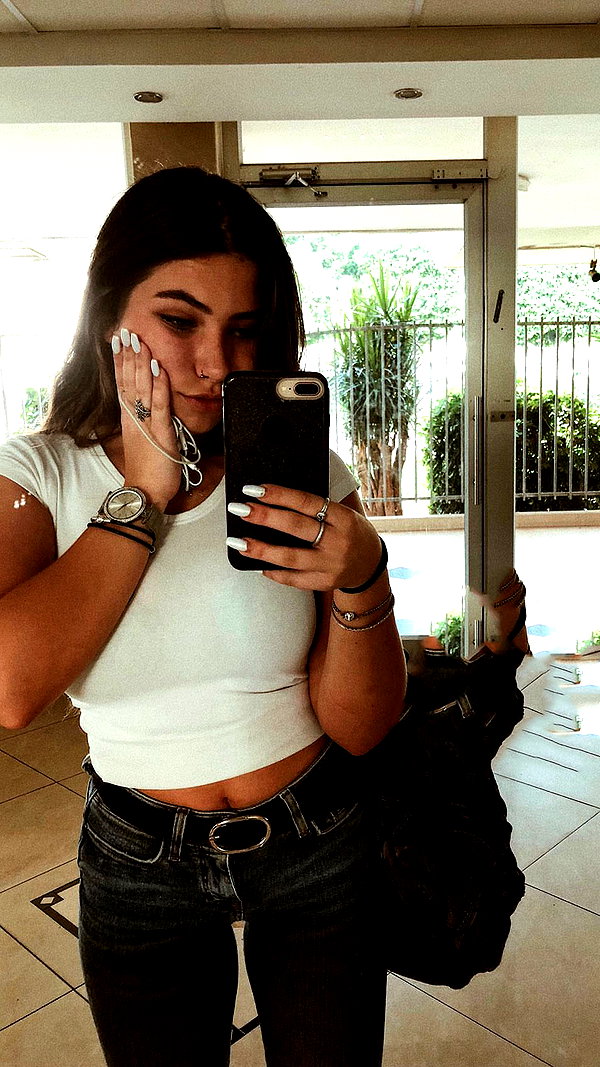 nnicole.gold instagram image archive image