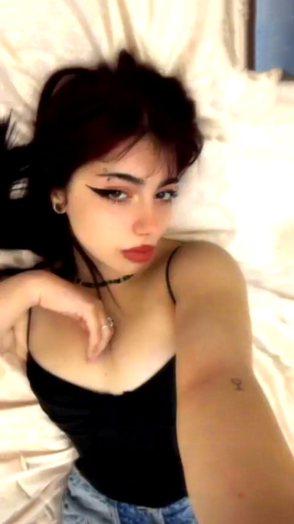 romy_lavi instagram image archive image