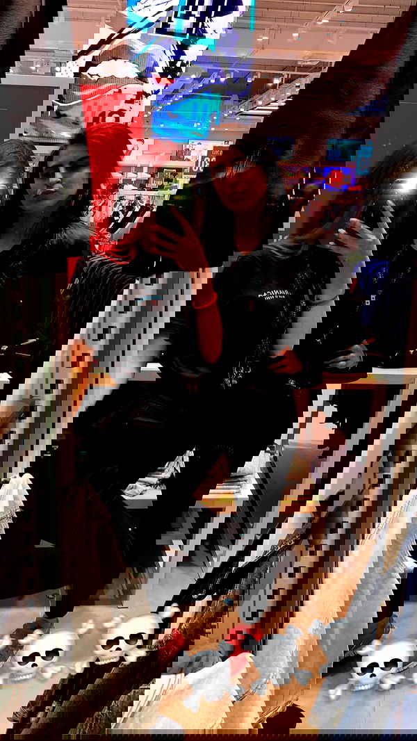 shanidahan7 image ~ Altpins