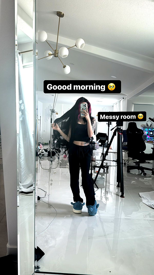 alyri_tv instagram image archive image